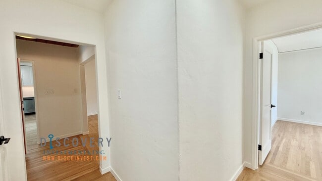 Building Photo - Elegant Modern Montclair Retreat Designed ...