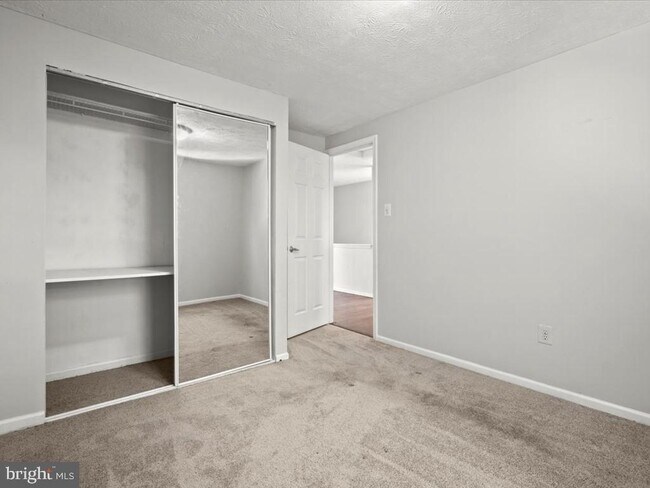 Building Photo - 760 Clifftop Dr
