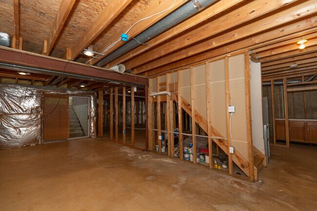 Building Photo - 4 bed, 2.5 bath Single Family Home in Char...