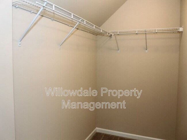 Building Photo - 717 Minerva Dale Dr