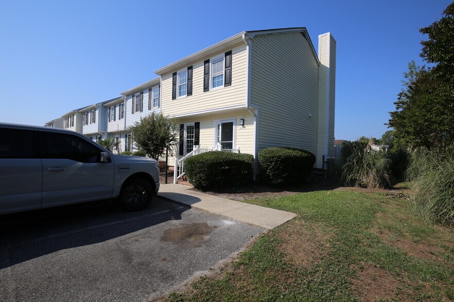 Building Photo - 2970 Old Bryan Dr