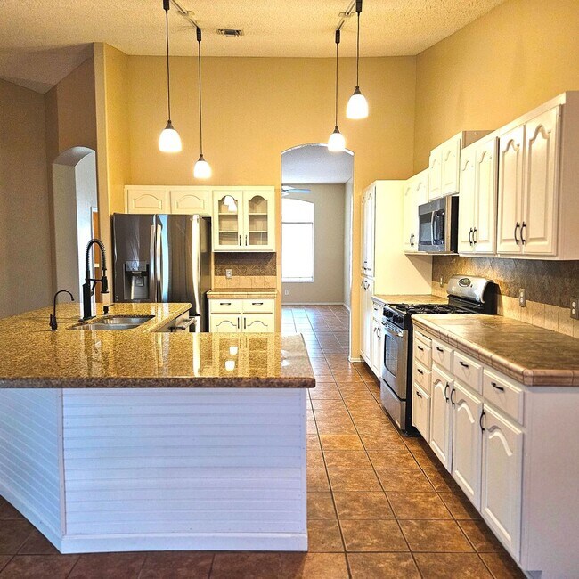 Building Photo - Pool home available now!