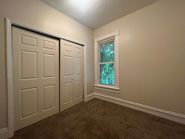 Building Photo - 666 Sims Ave