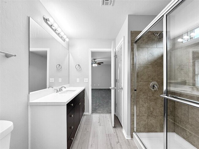 Building Photo - 2717 Sugar Pne Dr