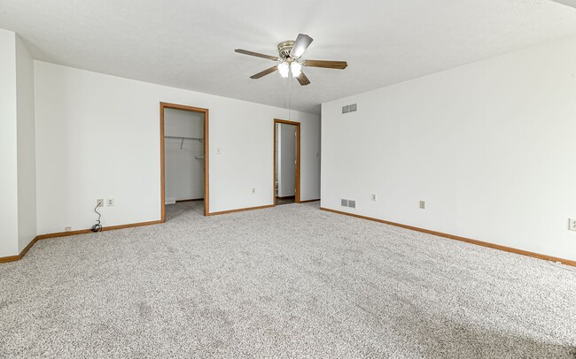 Building Photo - 2 Bedroom 1 Bathroom Apartment **Utilities...