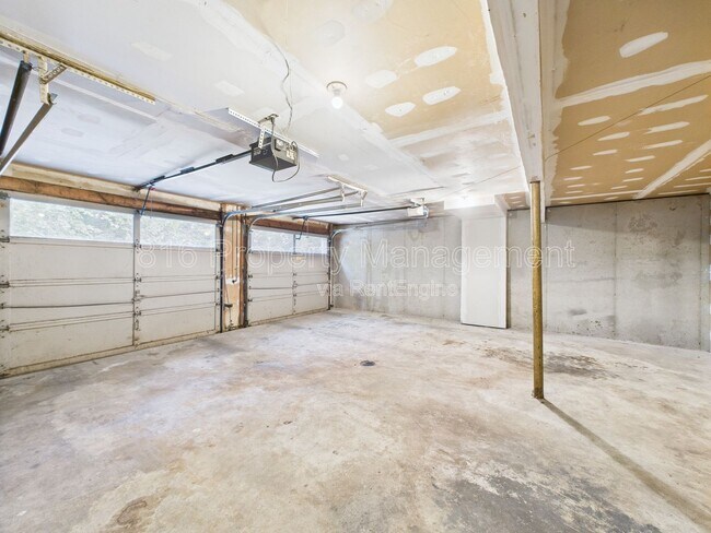 Building Photo - 7941 NW 79th Pl