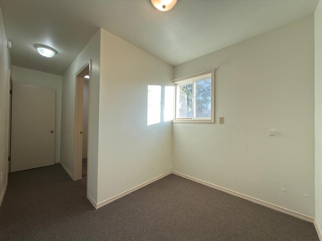 Building Photo - 320 E Indiana Ave