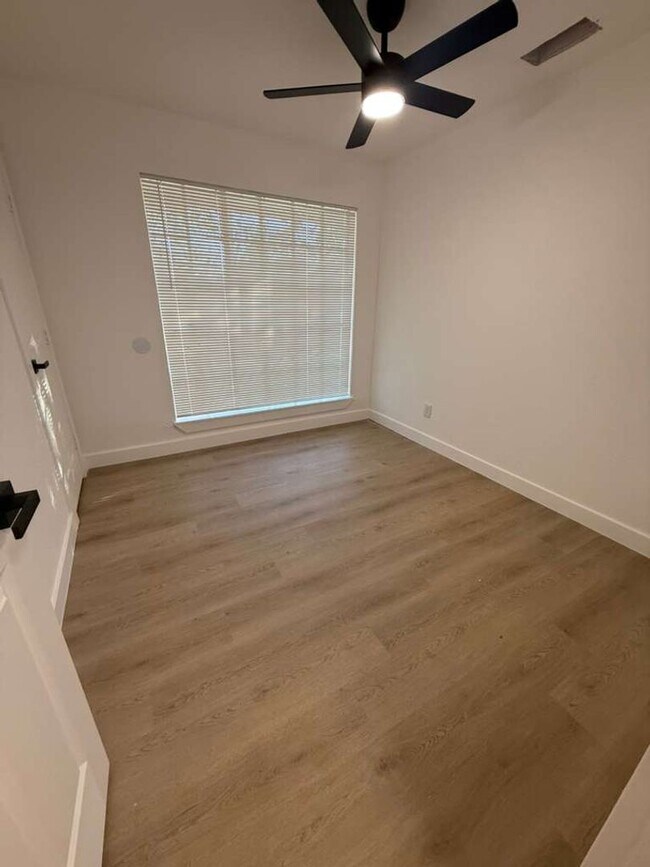 Building Photo - BEAUTIFUL HOME IN HOUSTON. MOVE IN READY!.