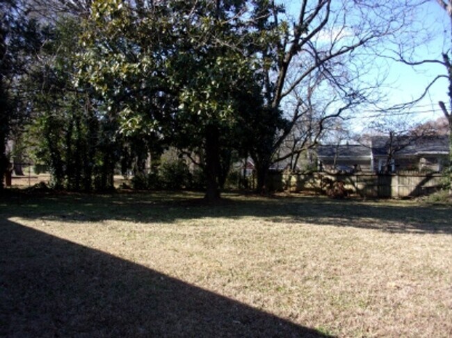 Building Photo - Newly Rennovated