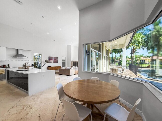 Building Photo - 2514 Poinciana Dr