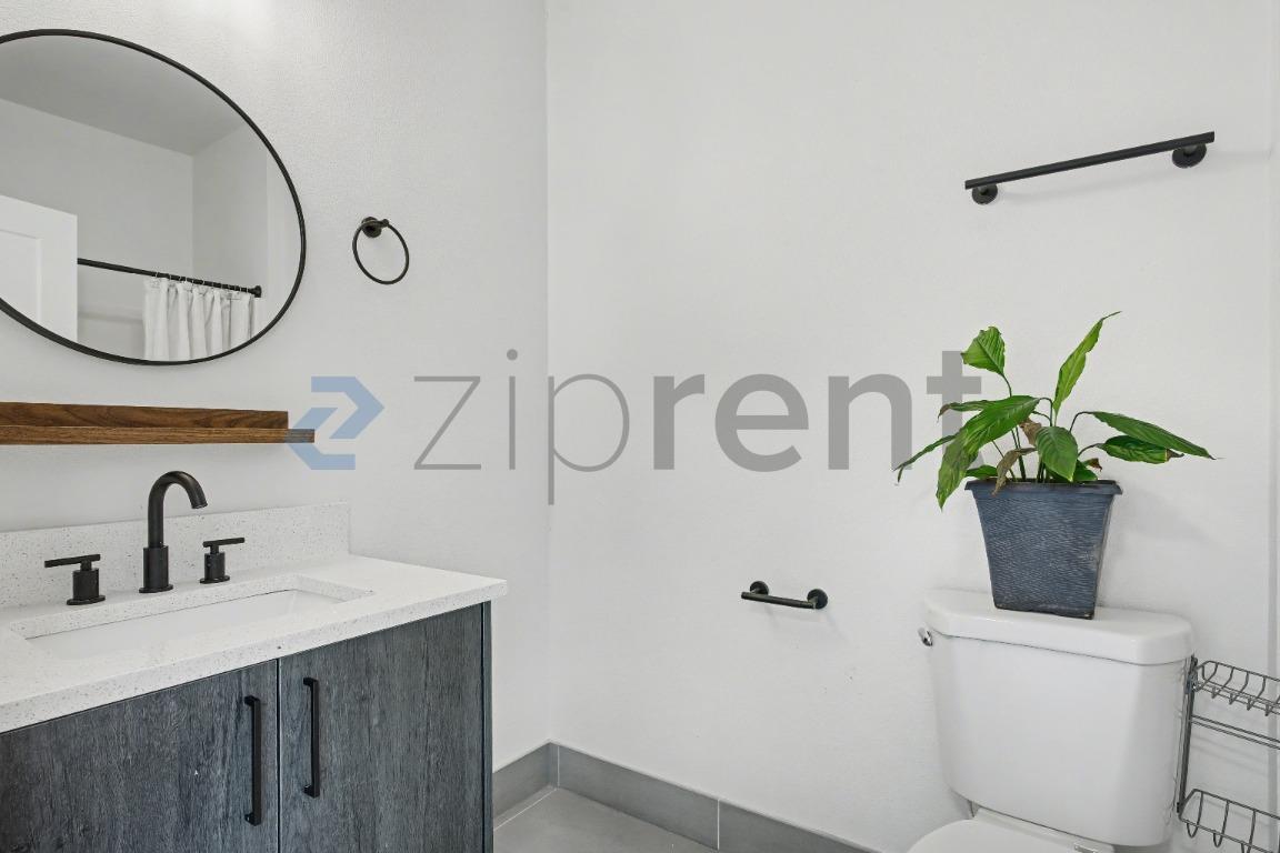 Building Photo - 1209 N Winchell St