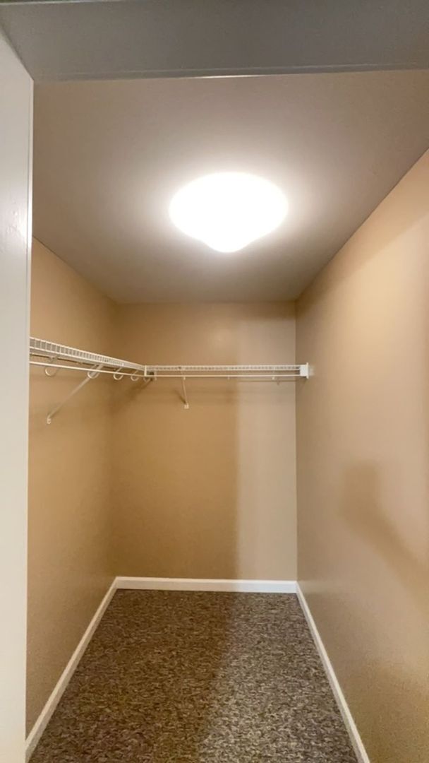 Building Photo - Great unit at LAUREL STATION for $3000 - monthly rent includes two assigned parking spaces!