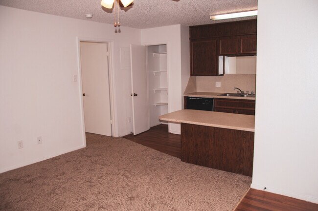 Jackson Square Lubbock, TX Apartment Finder