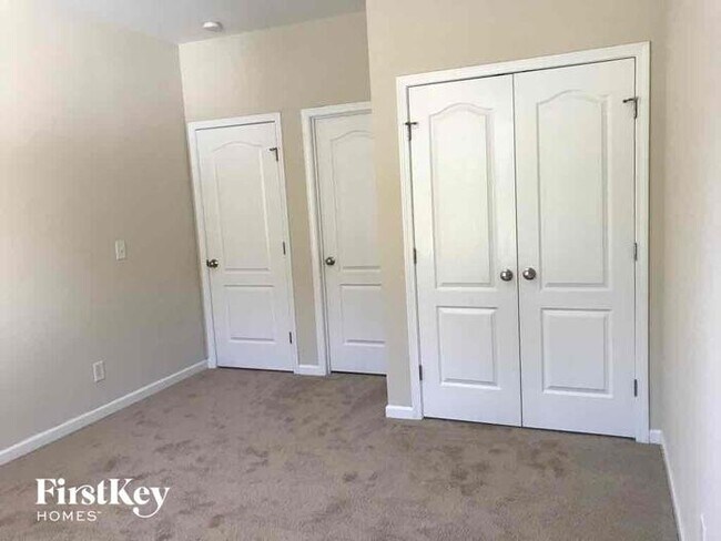 Building Photo - 1988 Sinclair Trce