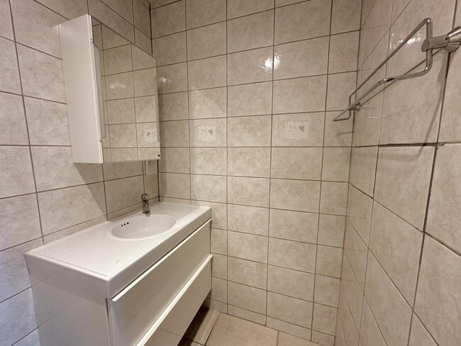 Building Photo - "Perfect Location: 2-Bed, 2-Bath Condo wit...