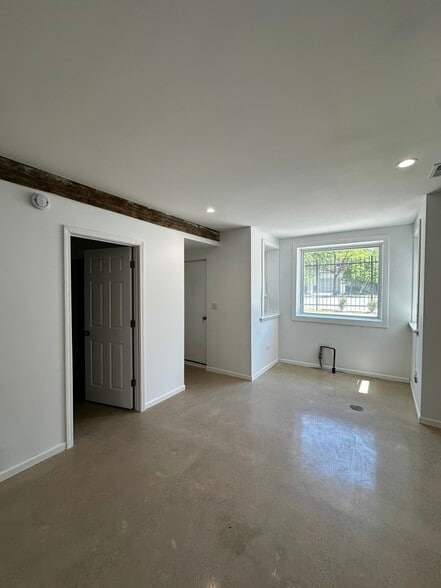 Building Photo - 2022 N Kedzie Ave