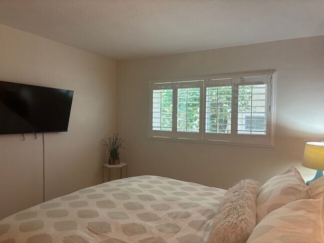 Building Photo - Fully Furnished 2 Bed / 1 Bath Condo Near Downtown La Mesa