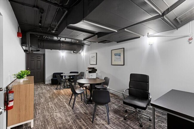 Building Photo - 1 bedroom in Chicago IL 60611