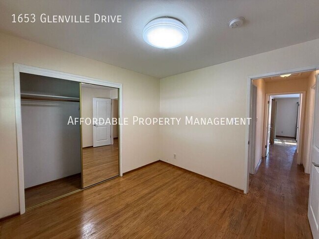 Building Photo - 1653 Glenville Dr