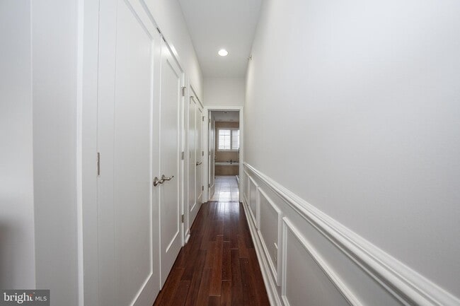 Building Photo - 601 Poplar St