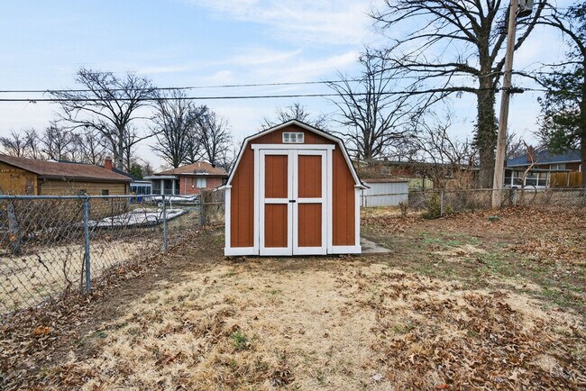 Building Photo - 9011 Gedde Ave