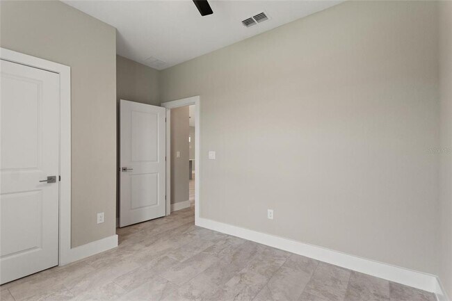 Building Photo - 3327 Trapper Ln