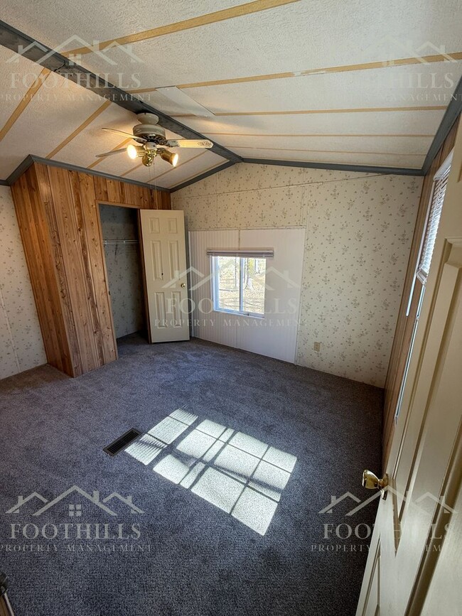 Building Photo - Bright and Cozy 2-Bed Home in Anderson!