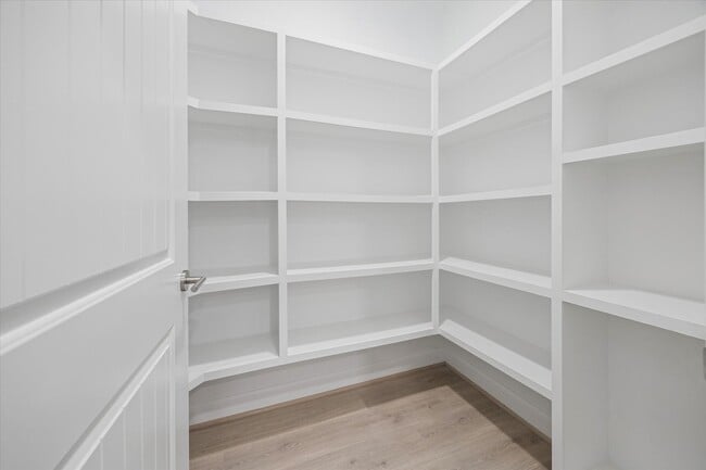 Building Photo - 6804 Westview Dr