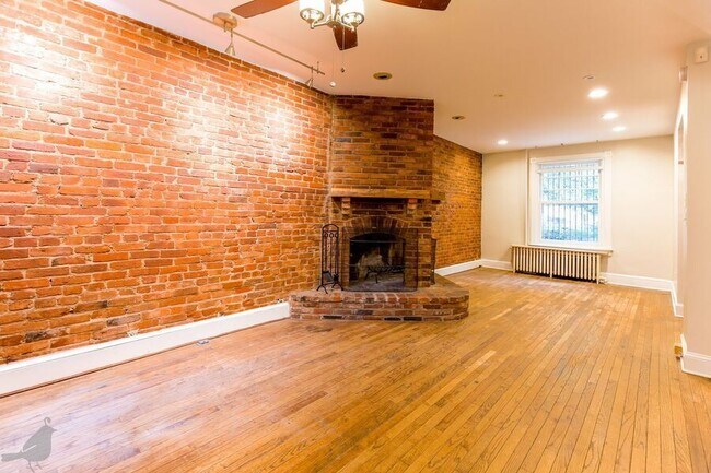 Building Photo - 337 14th St NE