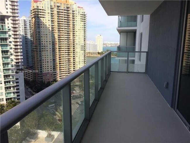 Building Photo - 1300 Brickell Bay Dr