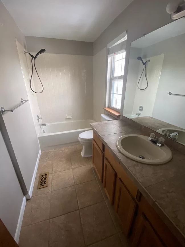 Full Bath - 2254 Sunridge Cir