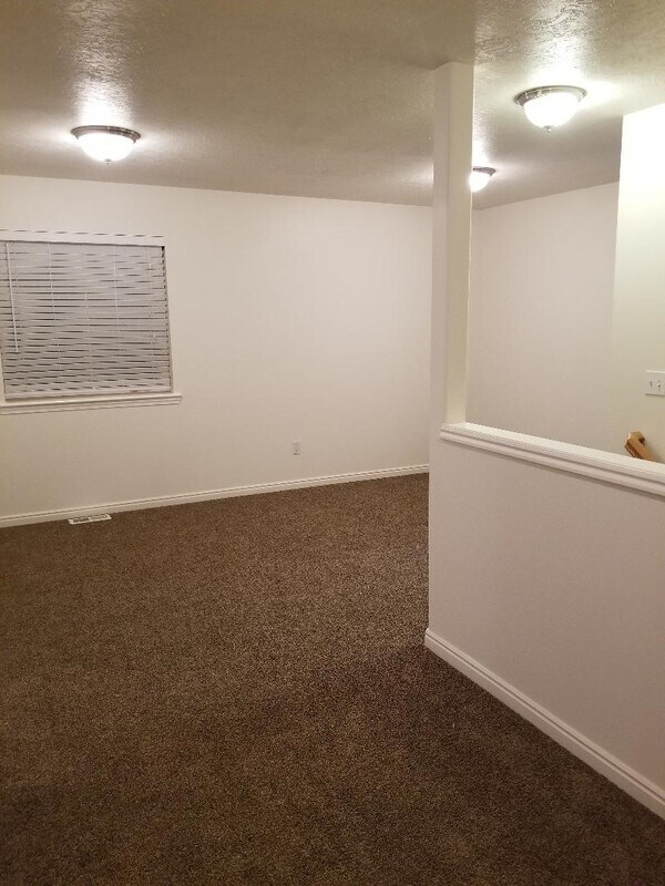 Building Photo - 729 Apple Grove Ln