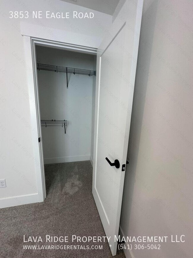 Building Photo - 3853 NE Eagle Rd