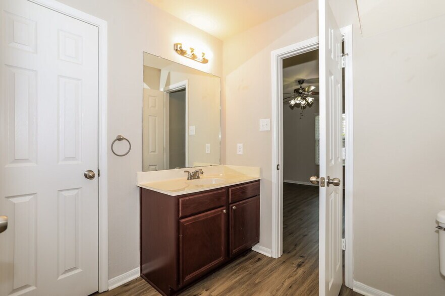 Building Photo - 16738 N Gull Dr