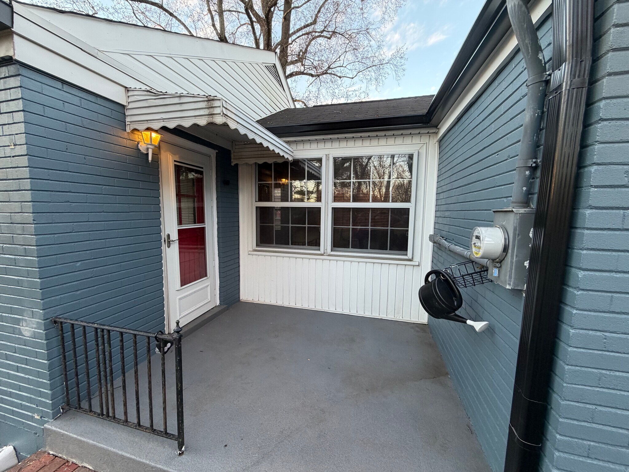 Building Photo - 2313 Ingleside Dr