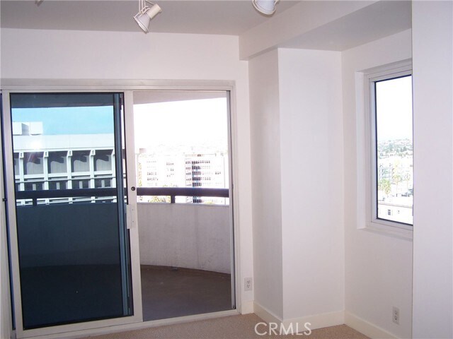 Building Photo - 525 E Seaside Way