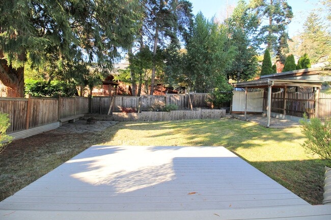 Building Photo - 4405 SW Condor Ave