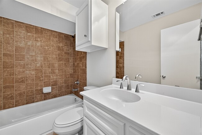 Building Photo - 11510 Main Ash Dr