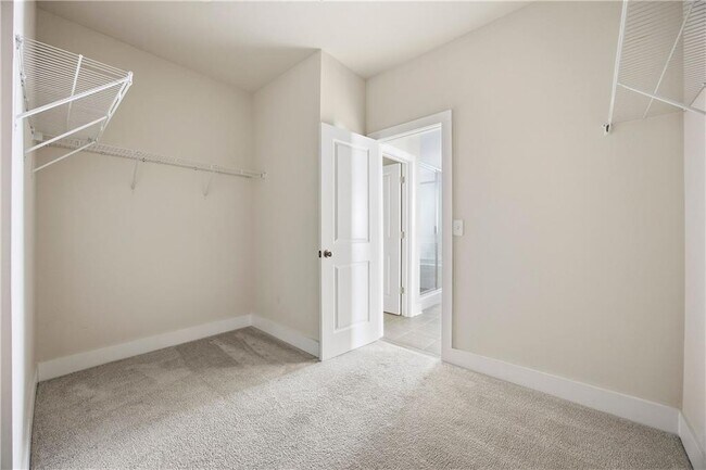 Building Photo - 1222 Westshore Dr