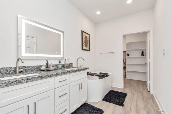 Building Photo - 4506 Aledo St