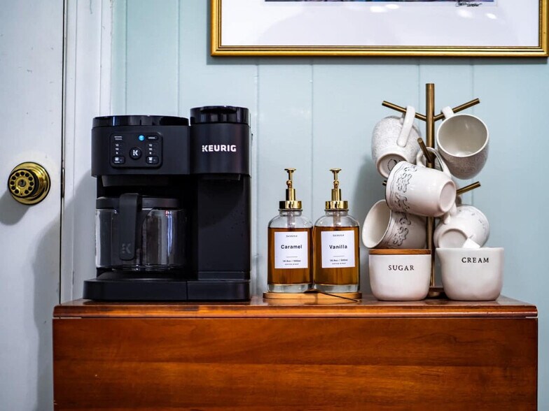 Building Photo - 2ND East Drive-SI ID1496103P