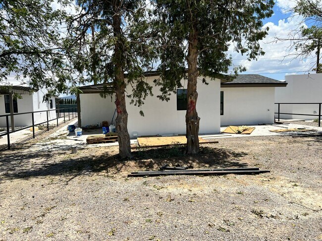 Building Photo - Charming Renovated Country Home for Rent