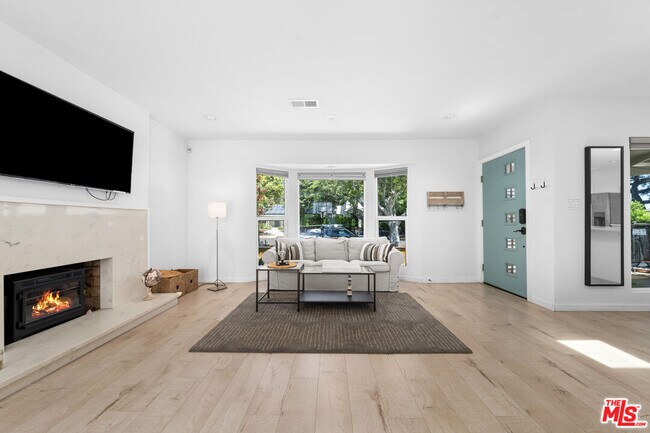 Building Photo - 2559 Colby Ave