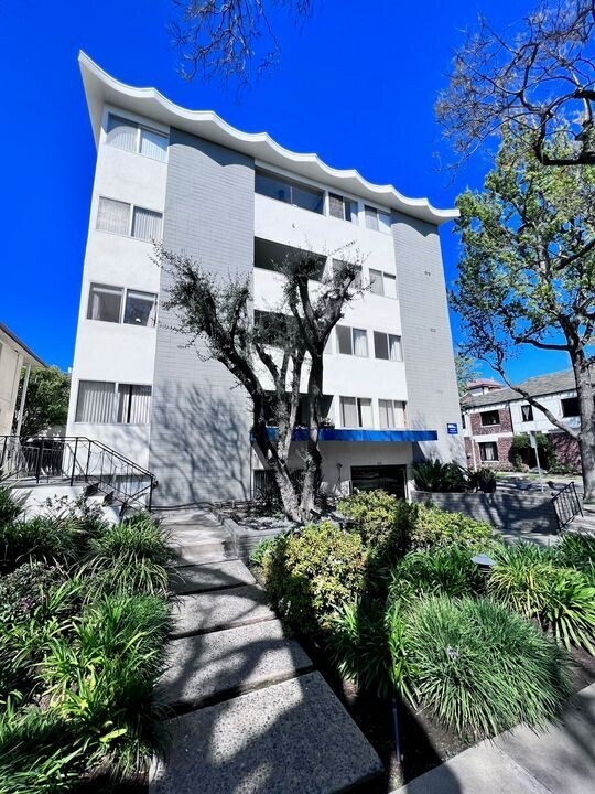 Building Photo - 351 N Palm Dr