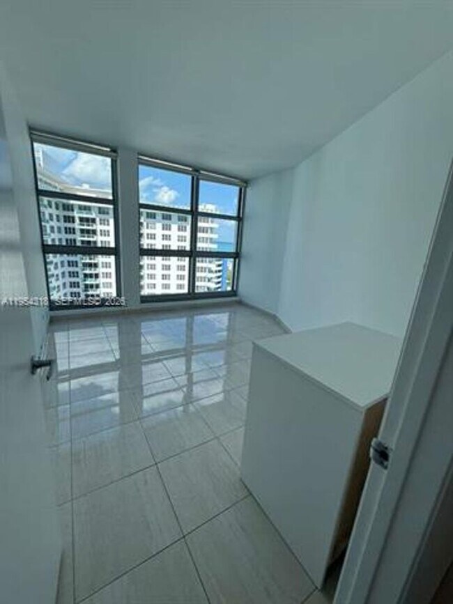 Building Photo - 5055 Collins Ave