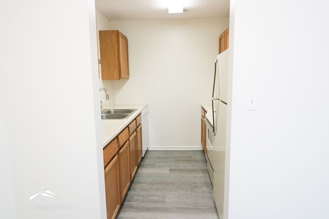 Building Photo - 1852 Anderson Ave