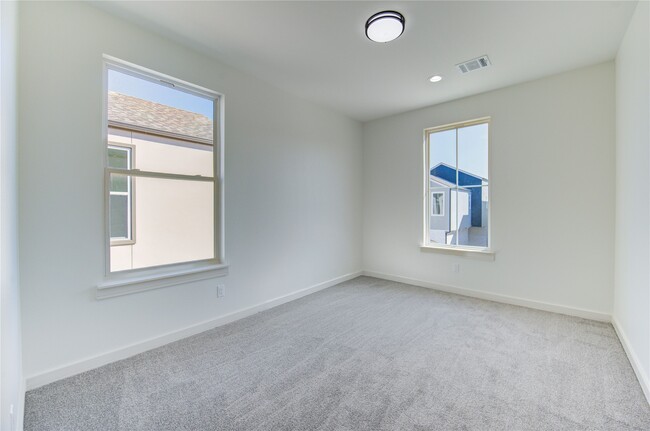 Building Photo - 2922 El Fenice Ln