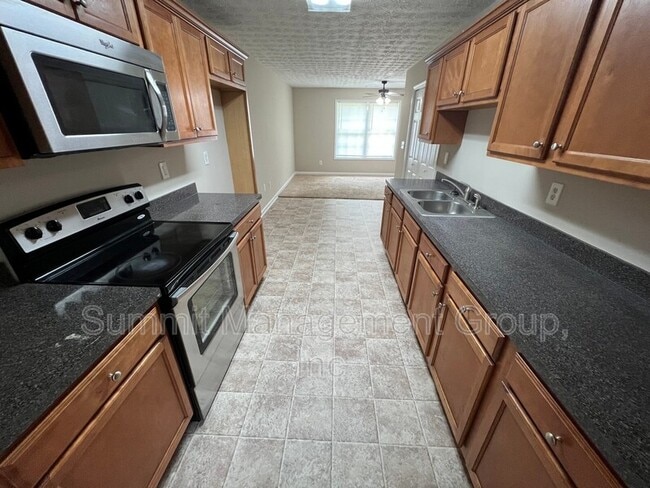 Building Photo - 158 Elder Dr SE