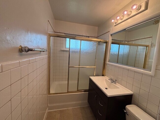 Building Photo - Very nice Family Home located in southern ...