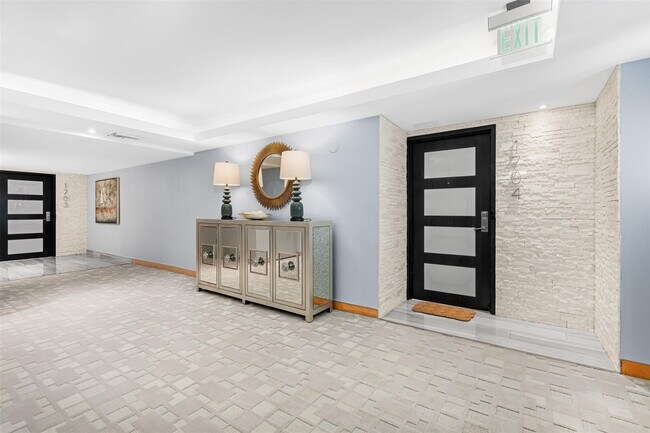 Building Photo - 777 Bayshore Dr